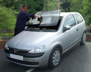 CarGlaze, we deal with windscreen replacement, car windscreen replacement, van windscreen replacement, cracked windscreen replacement, mobile windscreen replacement and insurance approved windscreen replacement in Derby.